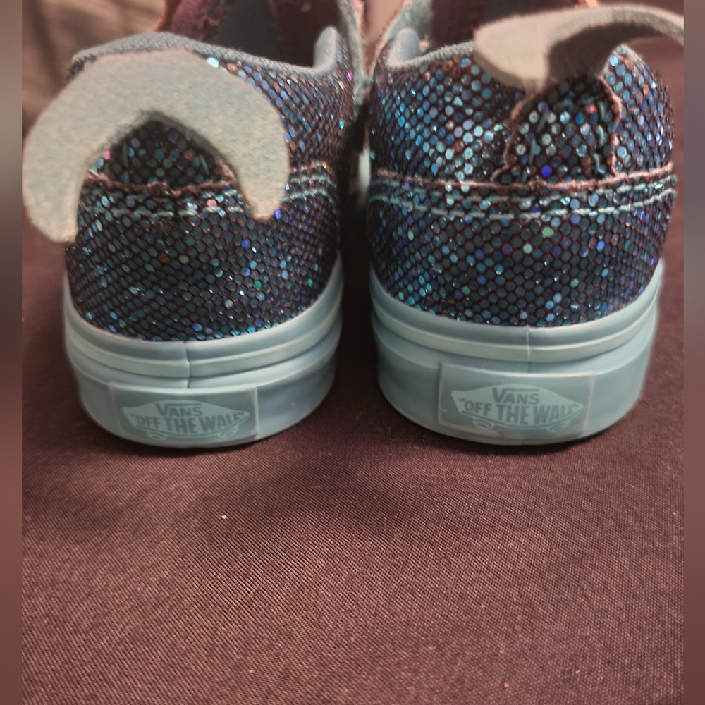 Vans - Picture 3 of 3